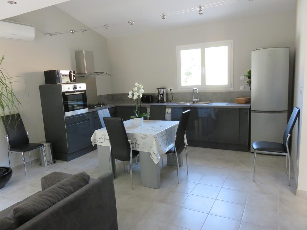 La petite maison Malataverne Extérieur photo